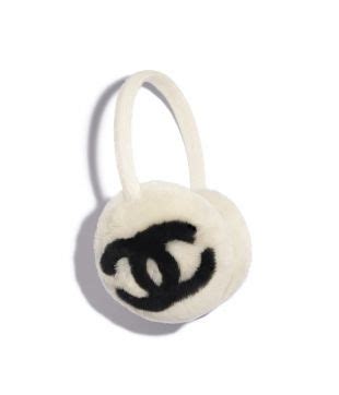 cache oreille chanel